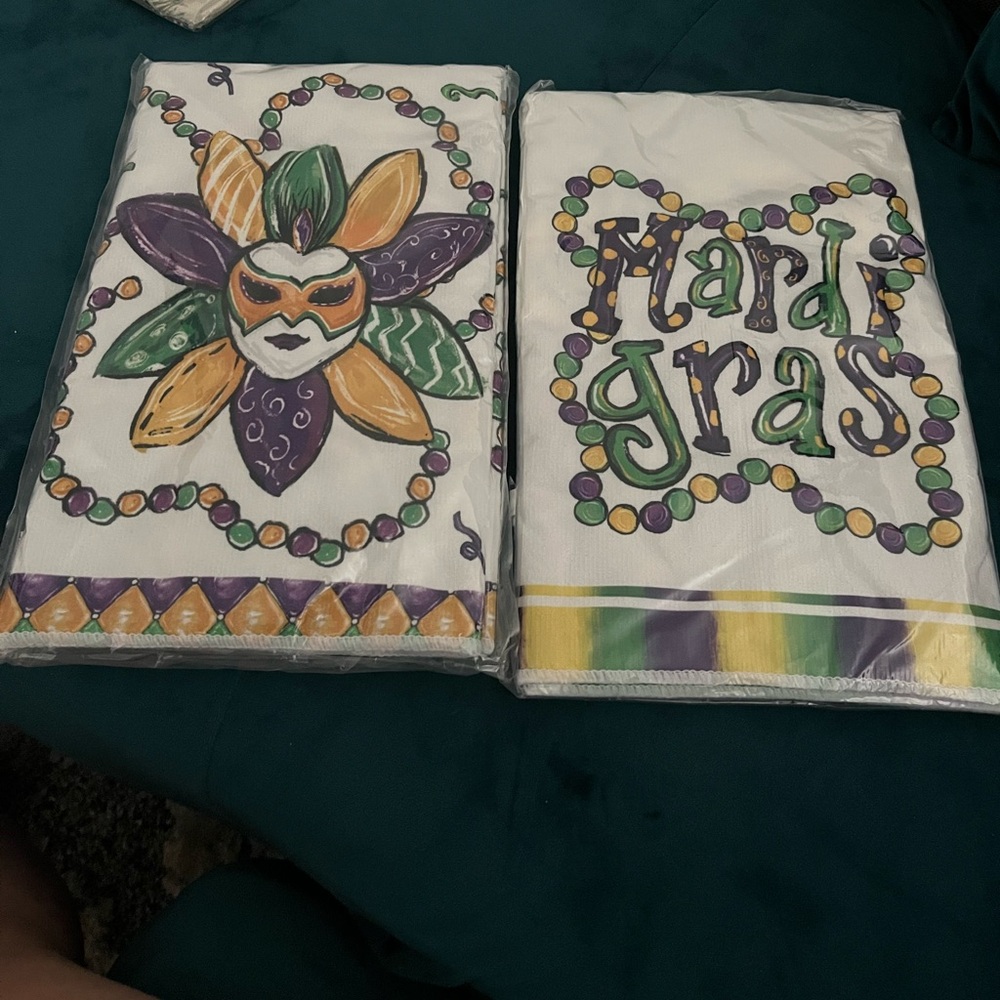 4 pack Mardi Gras towels